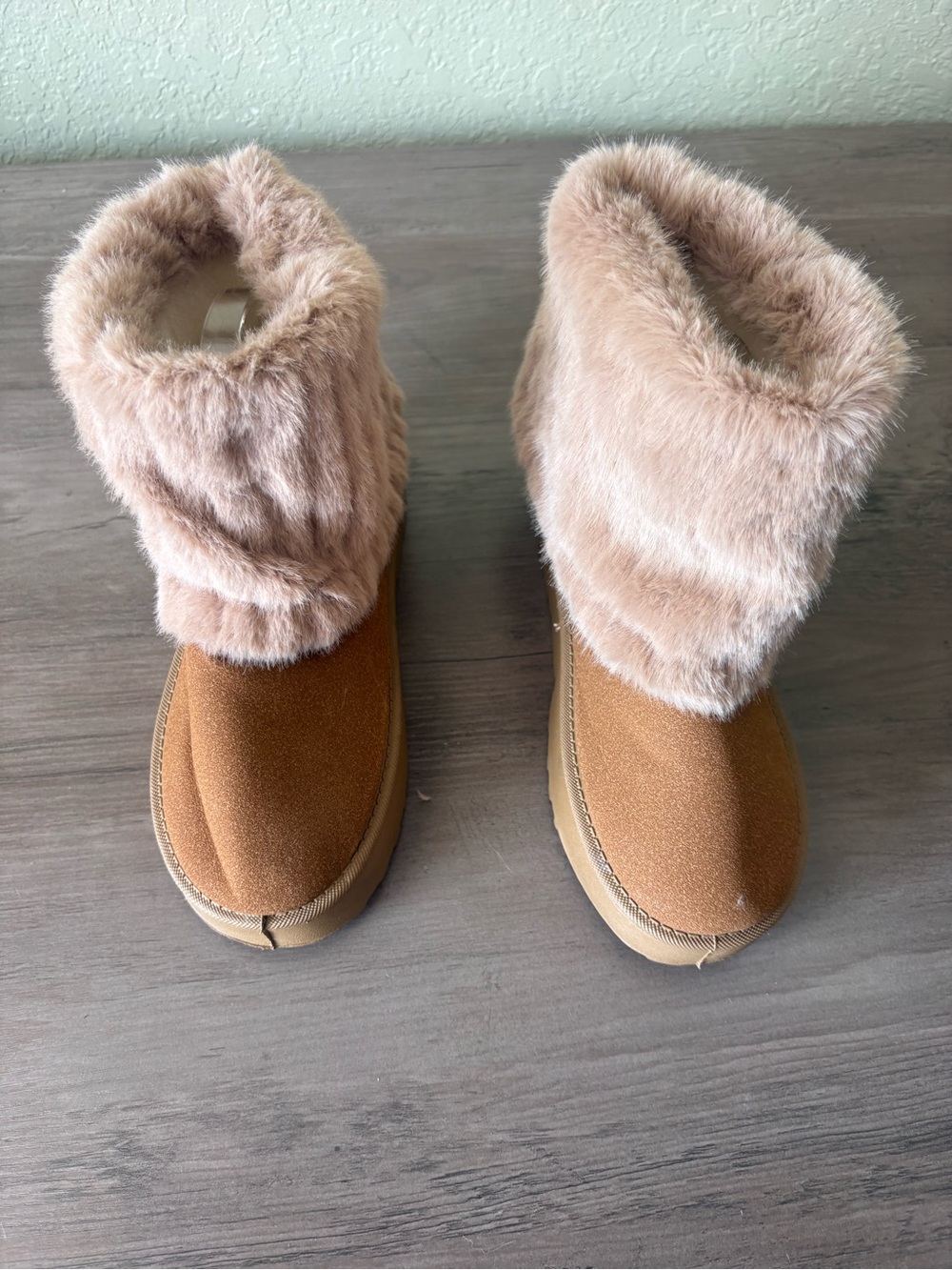 NWOT Women’s Faux Fur Winter Boots Camel Taupe EU 37 US 6.5-7 Cozy Warm Boot - Picture 3 of 4